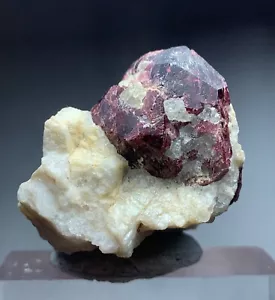 288 Carat Garnet Crystal From Pakistan - Picture 1 of 6