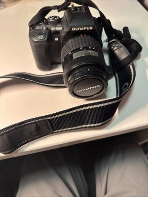 Цифровая зеркальная камера OLYMPUS EVOLUTION E-500 8,0 Мп + объектив 40–150 мм — повреждена - Изображение 1 из 4