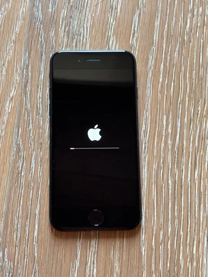 iPhone 7 32GB nero  - Immagine 1 di 4