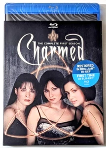 Charmed: The Complete First Season (Blu-ray + Schuber) Brandneu Versiegelt - Bild 1 von 5