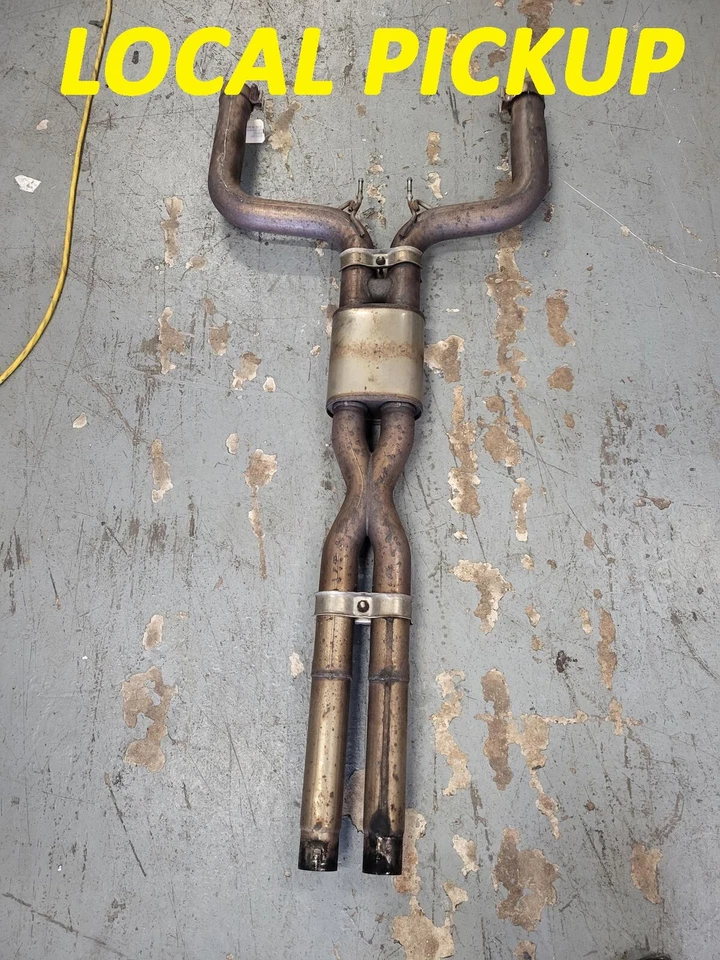 Tubo silenciador de escape central Maserati 2014-2021 Quattroporte 3,0 L AWD usado OEM Foto 1 de 4