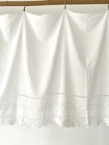 Antiker GROSSER französischer bestickter LEINEN MULL VOLANT Vorhang Entredeux Spitze 1920 - Bild 1 von 24