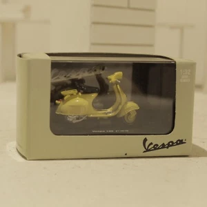 New Ray Toys Vespa 125 1960 Yellow Die Cast And Plastic Scooter 1/32 - Picture 1 of 8