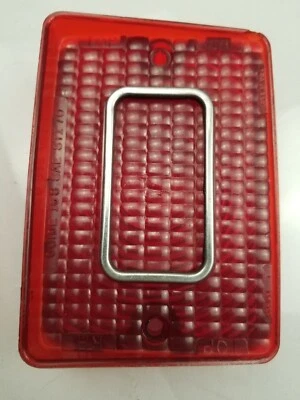 Lente de lanterna traseira externa Chevrolet Kingswood Wagon fabricante de equipamento original GM 5961291 L ou destro - Imagem 1 de 4