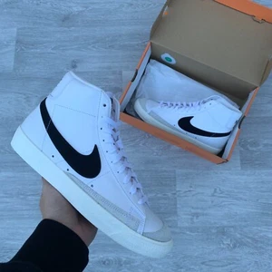 Nike Blazer Mid 77 Vintage Retro Sneaker Turnschuhe - weiß/schwarz [BQ6806 100] - Bild 1 von 8