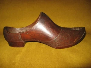 Sabot en bois sculpté en forme de chaussure grappe de raisin Art Populaire 1900 - Picture 1 of 10