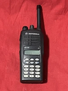 Motorola HT1250 LS+ UHF 450-512MHz 4W 16CH Two Way Radio - Picture 1 of 4