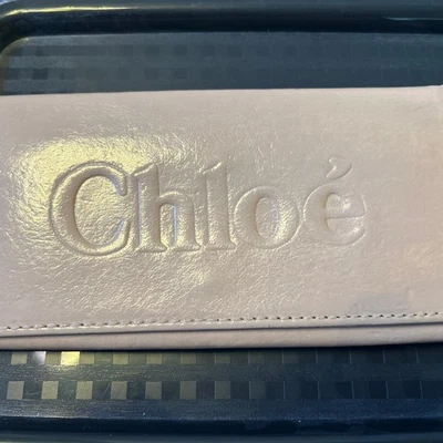 Cartera larga plegable de cuero Chloe Tilda, cierre a presión beige Foto 1 de 4