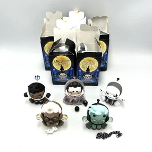 Original Skullpanda Antiguo Castillo Serie Caja Ciega Paquete CAJAS ABIERTAS - Imagen 1 de 6