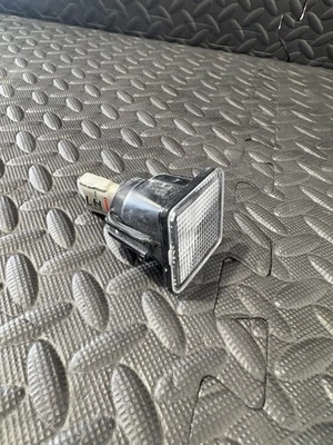 Luz de matrícula traseira Toyota Tacoma 2019 fabricante de equipamento original - Imagem 1 de 4