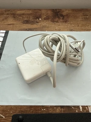 Apple A1344 85W  MagSafe Power Adapter for MacBook and MacBook Pro - Image 1 of 4
