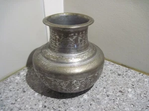 Vintage Hand Tooled Solid Copper Vase /Urn w/ Brass Accent Thick & Heavy 3.9 lbs - Picture 1 of 6