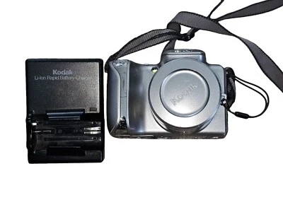 Kodak EasyShare Z612 6.1MP Digital Camera - Silver - TESTED! 45 - Image 1 of 3