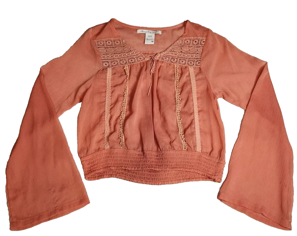 Blusa American Rag para mujer talla M melocotón encaje ribete cuello en V manga larga campesina Foto 1 de 4