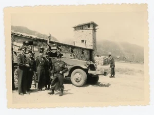 PHOTO Snapshot, Guerre d'Algérie Hussards engin militaire TIZI OUZOU Algéria - Picture 1 of 2