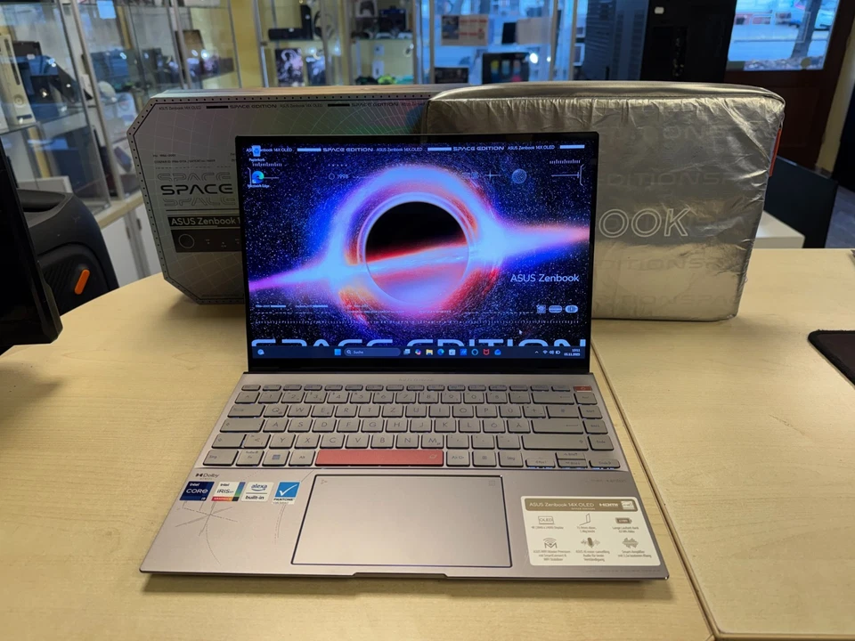 ASUS Zenbook 14X Space Edition OLED  14 Zoll  i9 12900H  32 GB RAM  1 TB - Bild 1 von 4