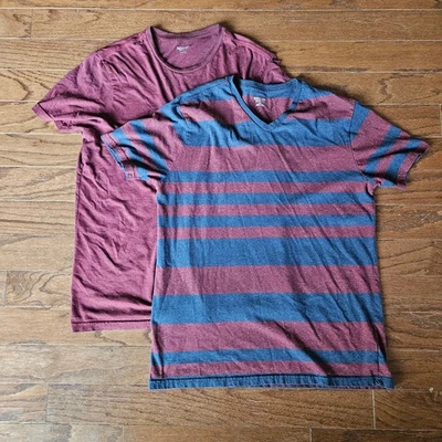 Camisetas masculinas Mossimo manga curta vermelha e azul tamanho médio - Imagem 1 de 4