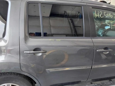 Used Rear Right Door Assembly Rear Side fits: 2010 Honda Pilot electric w/sunsha - Image 1 of 4