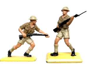 2 ORIGINAL VINTAGE 1971 BRITAINS LTD. DEETAIL WWII DESERT RATS BRITISH SOLDIERS - Picture 1 of 4