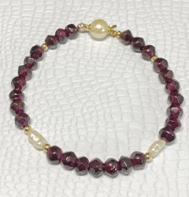 "Perlas de arroz granate natural de colección tono dorado con cuentas minimalistas número PAT 7 1/4""" Foto 1 de 4