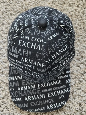 Chapéu logotipo Armani Exchange AX Snapback Allover preto/branco - Imagem 1 de 4