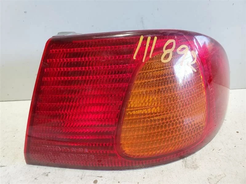 1998-2002, Toyota Corolla, четверть заднего фонаря для пассажира, PN- 81551-02070 - Изображение 1 из 4