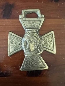 Vintage Horse Brass Decoration Bridle Medallion Queen Victoria Cross Gold Tone - Picture 1 of 8
