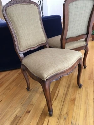 Juego de 2 sillas de comedor Ralph Lauren en madera frutal tallada Foto 1 de 4