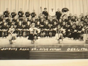 Foto grande de 8 x 16" de Sunbury, Pa. Jr. High Band Schindler Studio de diciembre de 1961 de colección - Imagen 1 de 6