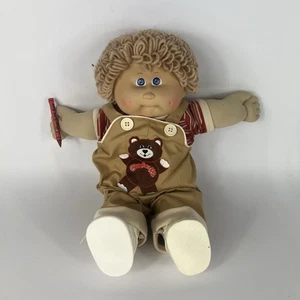 Cabbage Patch Boy bambola capelli biondi occhi azzurri fossette salopette e colore vintage - Foto 1 di 9