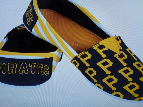 MLB Women's Pittsburgh Pirates Casual Canvas Shoe-Size 7-8 Cover