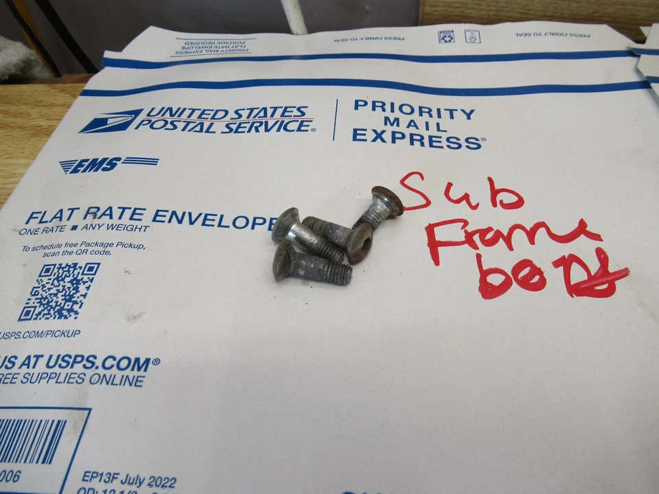 KTM 440 EXC MXC 1995 KTM 440 EXC MXC 1995 SUB BASTIDOR PERNOS DE MONTAJE Foto 1 de 1