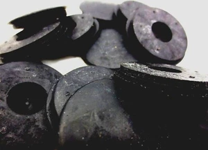 Jeep Floor Pan Drain Hole Plug Cap Push-In Fits 1", 25mm Hole, 1/16" Thick Metal - Picture 1 of 12