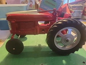 Vintage Hubley Metal Tractor w/original box. - Picture 1 of 24