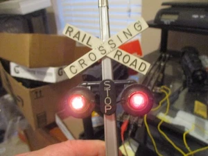 Post War Lionel O Gauge Railroad Crossing Signal Light #154 Tested Works Great - Picture 1 of 5
