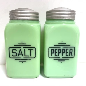 McKee 1930s Jadeite Square Green Depression Glass Salt & Pepper Shaker Set - Picture 1 of 3