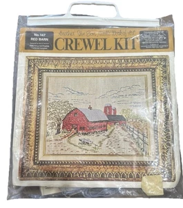 Vintage rote Scheune Nr. 147 Leinen Crewel Stickpackung Marion Nichols Größe 11” x 14” Neu aus altem Lagerbestand - Bild 1 von 7