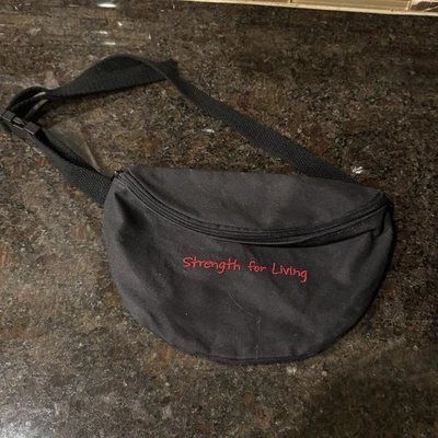 Riñonera de colección Strength For Living logotipo nailon cremallera cintura ajustable Foto 1 de 4