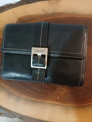 Cartera de mujer Reaction Kenneth Cole triple pliegue cambio broches de presión cuero negro Foto 1 de 4