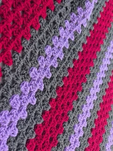 Manta afgana de ganchillo hecha a mano 54" x 54" C2C rayas diagonales vibrante suave - Imagen 1 de 5