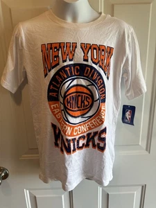 T-shirt maglietta nuova con etichette ragazzo taglia L 12/14 bianca NEW YORK KNICKS Eastern Conference NBA - Foto 1 di 5