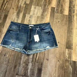 Women’s KanCan™ High Rise Denim Frayed 2” Inseam Short Sz 33 Distressed NEW - Picture 1 of 11