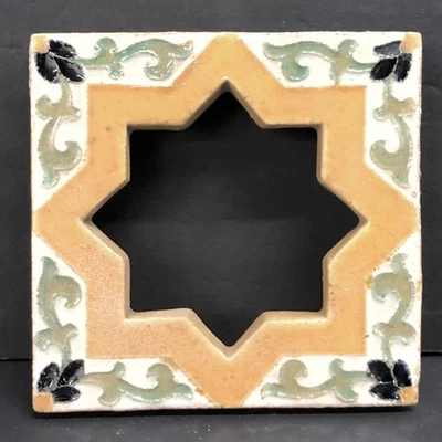 Azulejo de ventilación vintage floral Foto 1 de 3