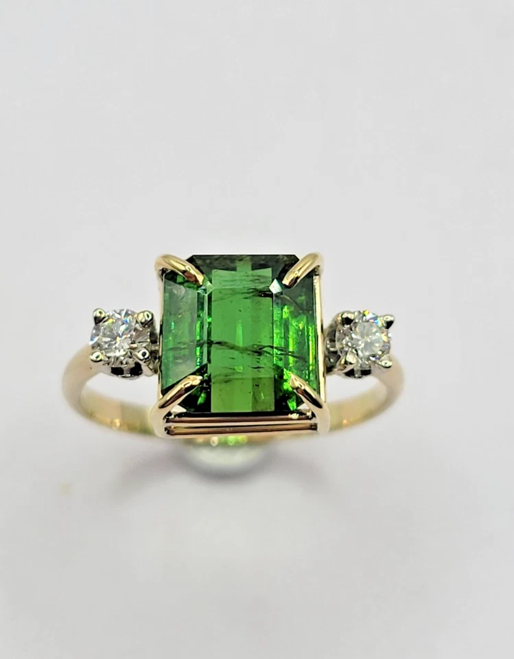 Natural Green Tourmaline 4ct and diamond ring solid 14k yellow gold NO RESERVE!! - Image 1 of 4