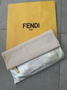 Bolso clutch Fendi blanco plateado - Imagen 1 de 8