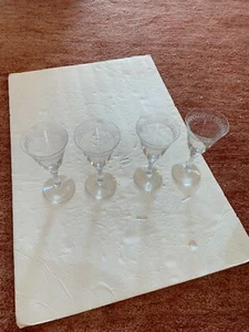 Juego de 4 copas de vino grabadas de 7 1/2" de alto - Imagen 1 de 4
