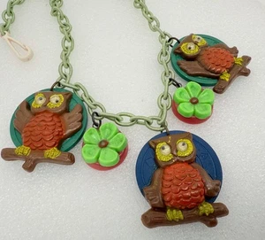 Collar colgante búhos plástico pintado a mano estilo vintage con ojos de google - Imagen 1 de 4