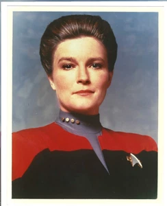 Star Trek: Voyager Captain Kathryn Janeway Kate Mulgrew 8 x 10 Color Photo - Picture 1 of 3
