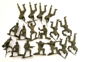 Vintage Army Men Green Plastic Soldiers 2 Inch Figures Assorted Lot of 17 - Picture 1 of 6