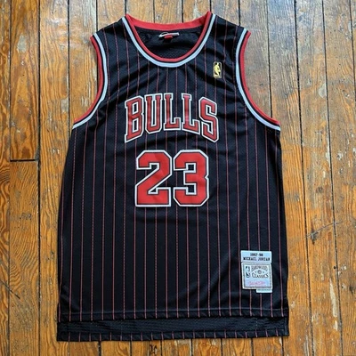 Michael Jordan Mitchell & Ness 1997-98 Chicago Bulls Jersey Mens 2XL Black - Image 1 of 4